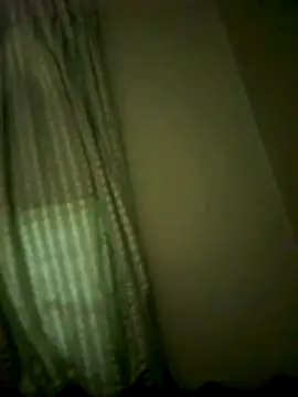 Snapshot of crish09 chatting on 10/31/25, 04:02 crish09 online show from 10/31/25, 04:02