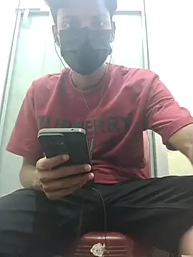 Snapshot of crish09 chatting on 06/06/26, 08:19 crish09 online show from 06/06/26, 08:19