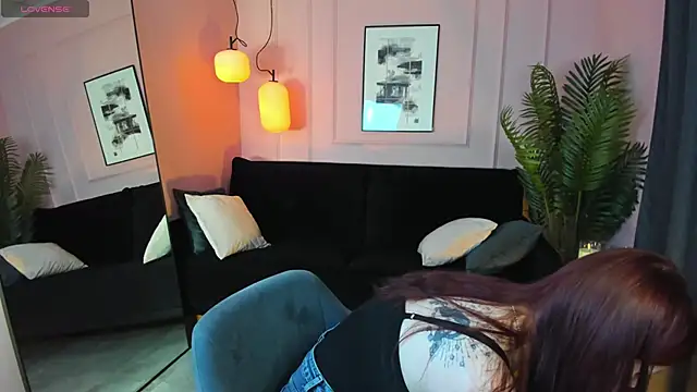 Layla Glam online show from 10/19/25, 01:34