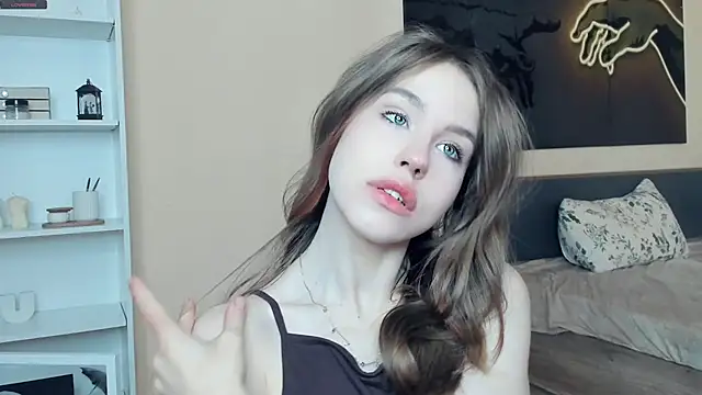 MaliaBourraine online show from 05/25/26, 07:36