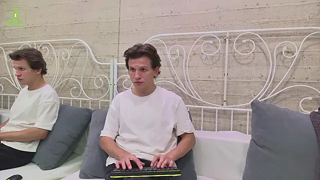 Snapshot of JesseCrosss chatting on 09/23/25, 08:12 JesseCrosss online show from 09/23/25, 08:12