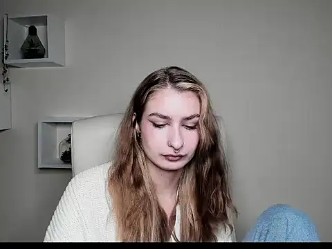 NinaBlond1 online show from 10/28/25, 06:50