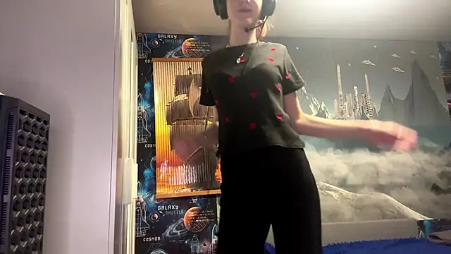 Elira Breeze online show from 11/03/25, 05:25