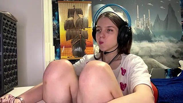 Elira Breeze online show from 12/01/25, 04:56