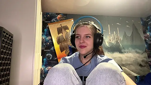 Elira Breeze online show from 01/08/26, 03:25