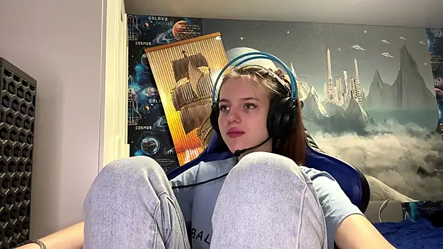 Elira Breeze online show from 01/09/26, 01:36