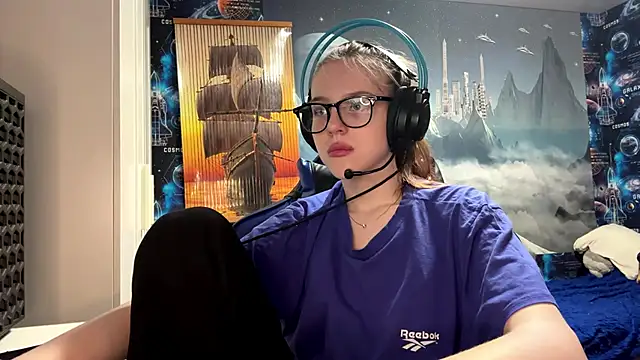 Elira Breeze online show from 06/29/26, 01:22