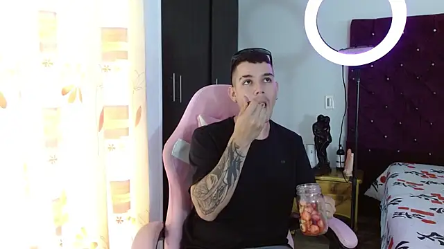 BooyHott  online show from 11/13/25, 06:51