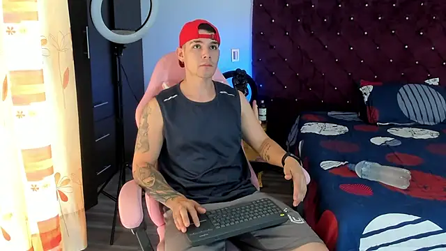 BooyHott  online show from 11/28/25, 06:43