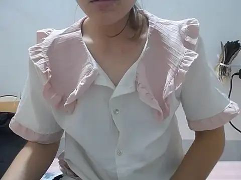 Hannie 26 online show from 10/28/25, 02:09