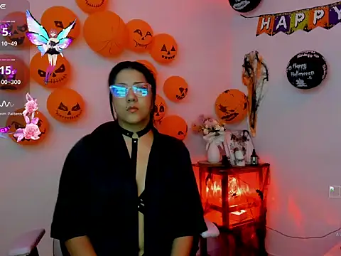 Snapshot of Mia_Lujan chatting on 10/28/25, 12:14 Mia Lujan online show from 10/28/25, 12:14