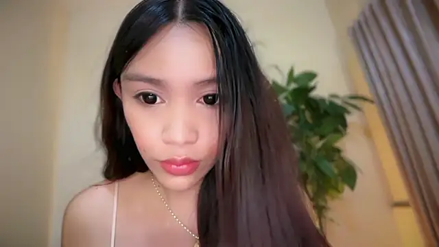Snapshot of UrIdealGirl_Jade chatting on 07/18/26, 06:17 UrIdealGirl Jade online show from 07/18/26, 06:17