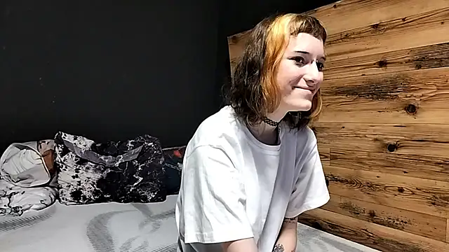 Snapshot of JenaeRadloff chatting on 10/06/25, 04:32 JenaeRadloff online show from 10/06/25, 04:32