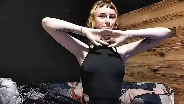 Snapshot of JenaeRadloff chatting on 10/20/25, 04:24 JenaeRadloff online show from 10/20/25, 04:24