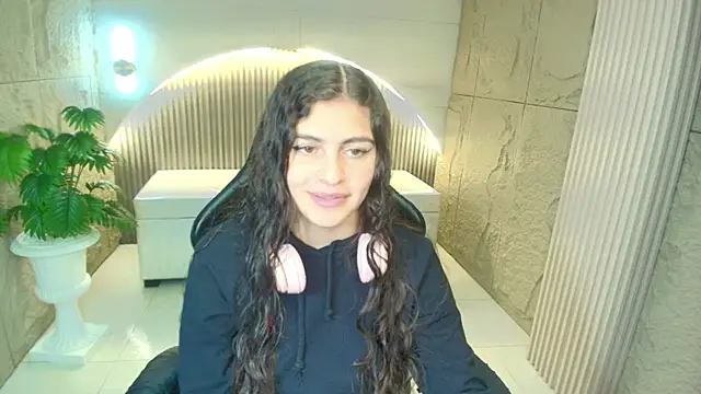 Snapshot of dany_r_ chatting on 02/24/26, 12:47 dany r online show from 02/24/26, 12:47