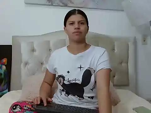 Arianaskyblue online show from 09/28/25, 06:41