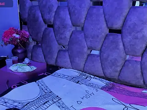 burbuja pink  online show from 03/13/26, 11:22