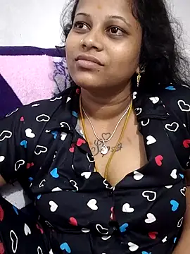 Snapshot of sweetqueen143 chatting on 05/16/26, 03:44 sweetqueen143 online show from 05/16/26, 03:44