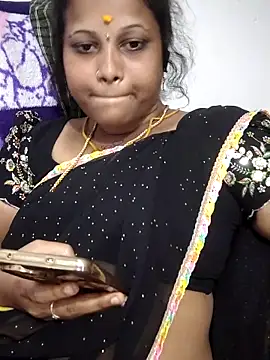Snapshot of sweetqueen143 chatting on 05/20/26, 12:22 sweetqueen143 online show from 05/20/26, 12:22
