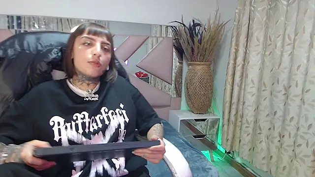 Gyal 8  online show from 10/13/25, 03:50