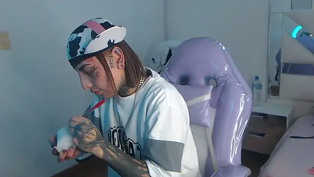 Gyal 8  online show from 11/06/25, 03:29