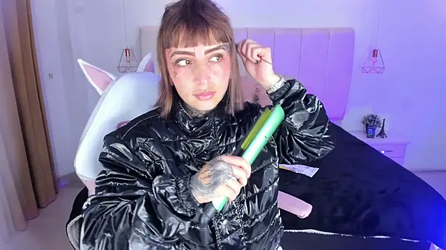 Gyal 8  online show from 11/28/25, 04:04