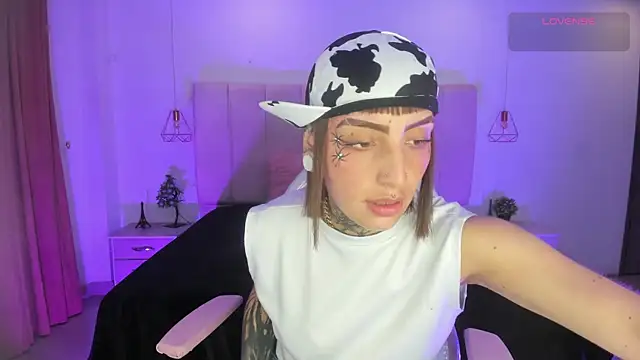 Gyal 8  online show from 12/05/25, 03:26