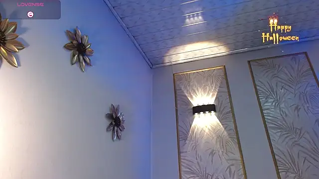 Snapshot of LunaaGrey_ chatting on 10/16/25, 03:29 LunaaGrey online show from 10/16/25, 03:29