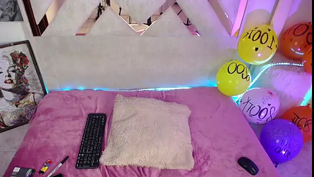 ladymooncs online show from 07/14/26, 09:20