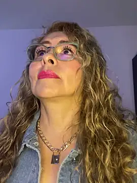 Snapshot of Nahomy_th chatting on 09/30/25, 02:11 Nahomy th online show from 09/30/25, 02:11