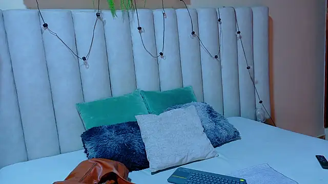 MyApril   online show from 05/30/26, 12:24
