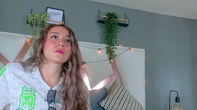 Snapshot of MyApril__ chatting on 06/11/26, 01:53 MyApril online show from 06/11/26, 01:53