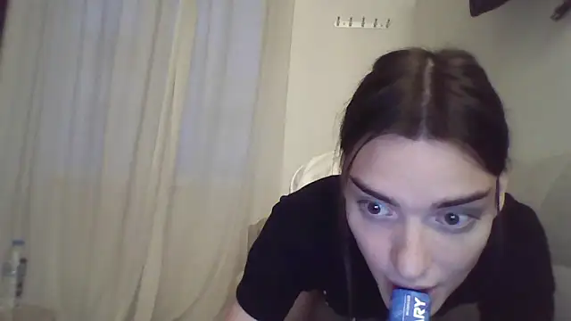 Snapshot of Luna_Samosienko chatting on 09/26/25, 04:33 Luna Samosienko online show from 09/26/25, 04:33