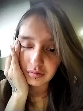 Snapshot of Karla-giraldo_ chatting on 10/09/25, 09:02 Karla-giraldo online show from 10/09/25, 09:02