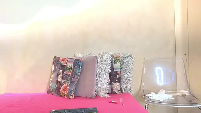 SaraGuzmann online show from 03/04/26, 07:20