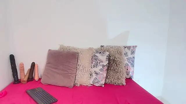 SaraGuzmann online show from 03/26/26, 07:41