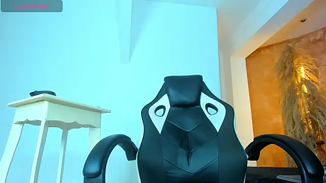 Snapshot of ZOE_ROSE4 chatting on 09/27/25, 07:30 ZOE ROSE4 online show from 09/27/25, 07:30