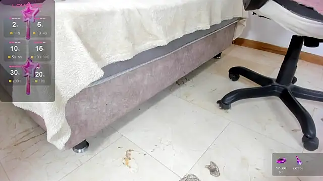 Snapshot of ZOE_ROSE4 chatting on 10/02/25, 08:05 ZOE ROSE4 online show from 10/02/25, 08:05