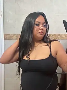 Snapshot of kiaradanielaxx chatting on 03/20/26, 12:15 kiaradanielaxx online show from 03/20/26, 12:15