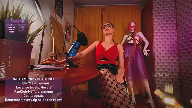 Giantess Eva online show from 05/17/26, 07:21