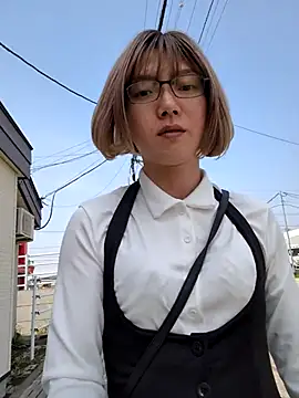Snapshot of takusaki223 chatting on 05/16/26, 04:20 takusaki223 online show from 05/16/26, 04:20