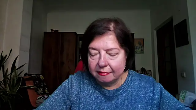Snapshot of Violet_Pulse chatting on 10/02/25, 12:01 Violet Pulse online show from 10/02/25, 12:01