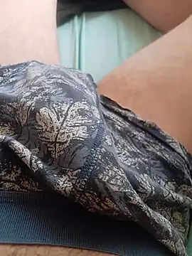 Snapshot of DarkOven chatting on 12/22/25, 11:40 DarkOven online show from 12/22/25, 11:40