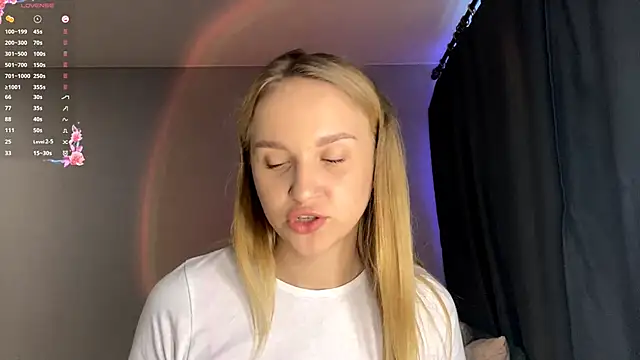 Snapshot of TanekaBoitel chatting on 09/23/25, 11:24 TanekaBoitel online show from 09/23/25, 11:24