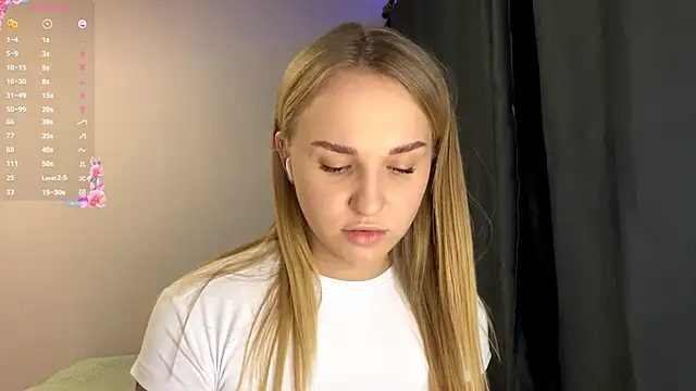 Snapshot of TanekaBoitel chatting on 10/02/25, 02:13 TanekaBoitel online show from 10/02/25, 02:13