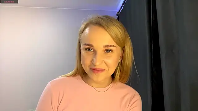 Snapshot of TanekaBoitel chatting on 10/03/25, 10:12 TanekaBoitel online show from 10/03/25, 10:12