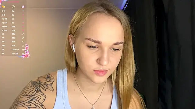 Snapshot of TanekaBoitel chatting on 10/04/25, 10:13 TanekaBoitel online show from 10/04/25, 10:13