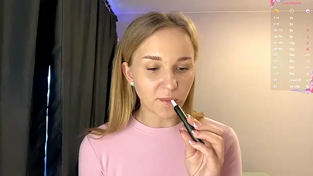 Snapshot of TanekaBoitel chatting on 10/17/25, 10:40 TanekaBoitel online show from 10/17/25, 10:40