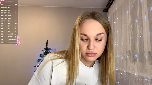 TanekaBoitel online show from 12/17/25, 04:57