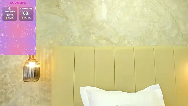 Snapshot of Daksha_a chatting on 10/17/25, 06:32 Daksha a online show from 10/17/25, 06:32